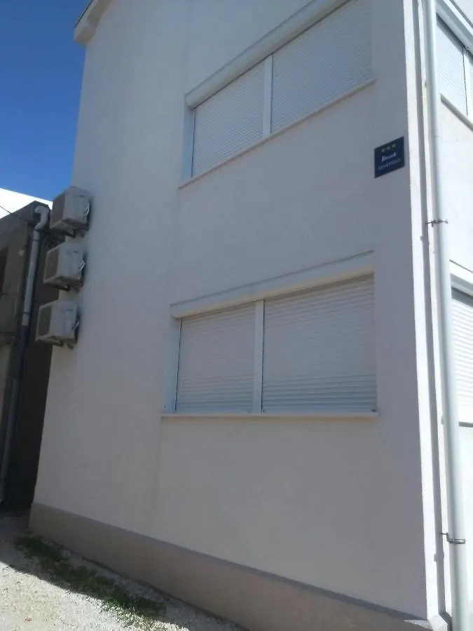 Apartments By The Sea Pag - 11778 帕格 0*,  克罗地亚